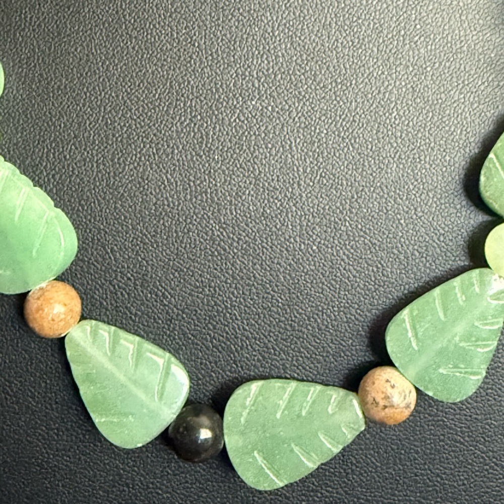 Green Aventurine Carved Leaf Necklace with gemstone Beads - Picture 2 of 16